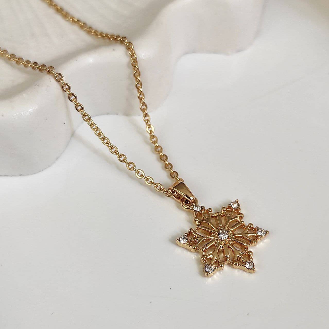 گردنبند زنانه طرح ستاره شش‌پر