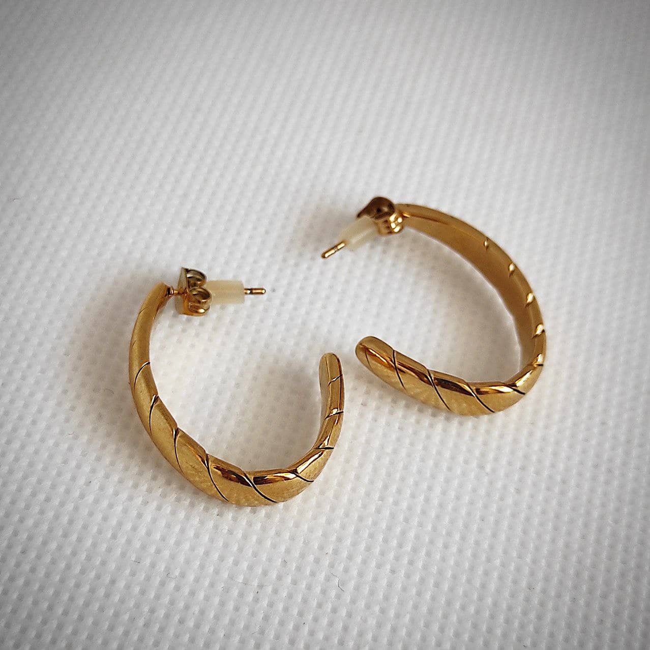 گوشواره حلقه ای زنانه TOSH طرح بافت | آبکاری طلا - زرمیس (Zarmiss) 