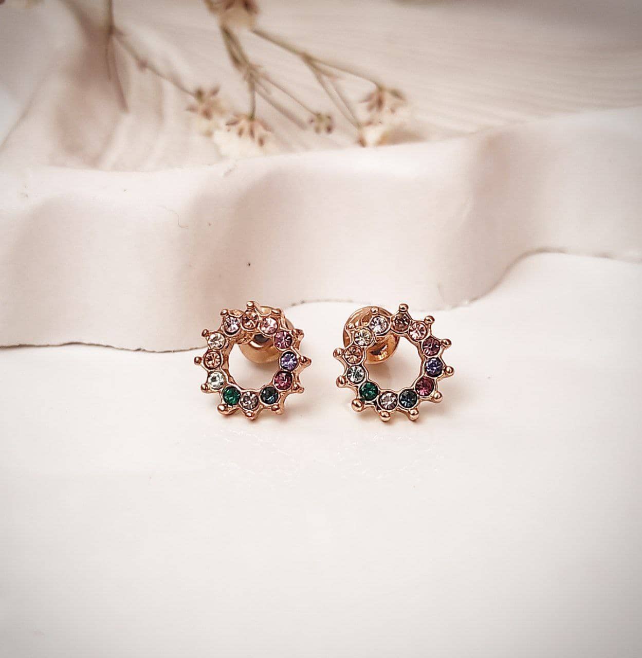 گوشواره آبکاری طلا طرح گل زرمیس 