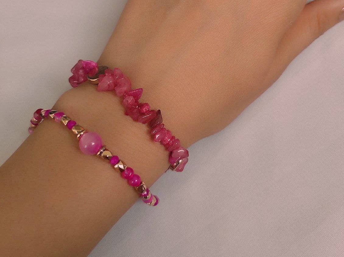 دستبند عقیق صورتی زرمیس: درخشش زیبایی و آرامش