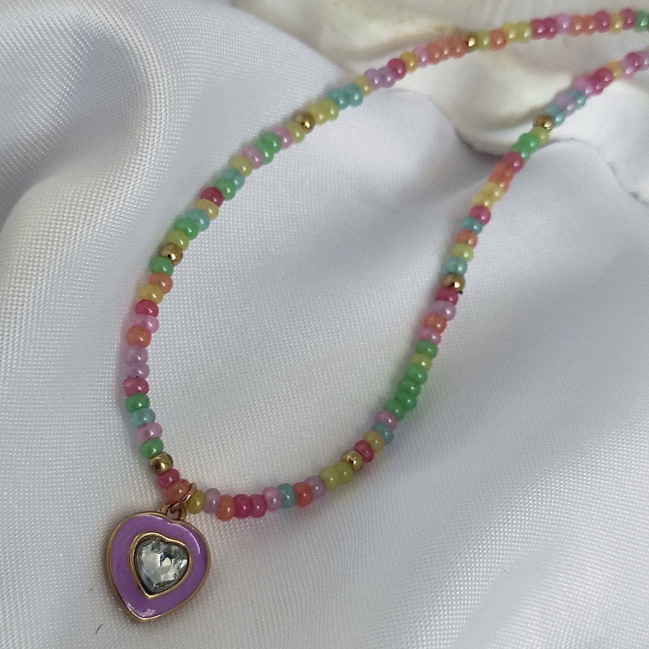 گردنبند مهره‌ای رنگین‌کمانی با آویز قلب بنفش (فانتزی)
