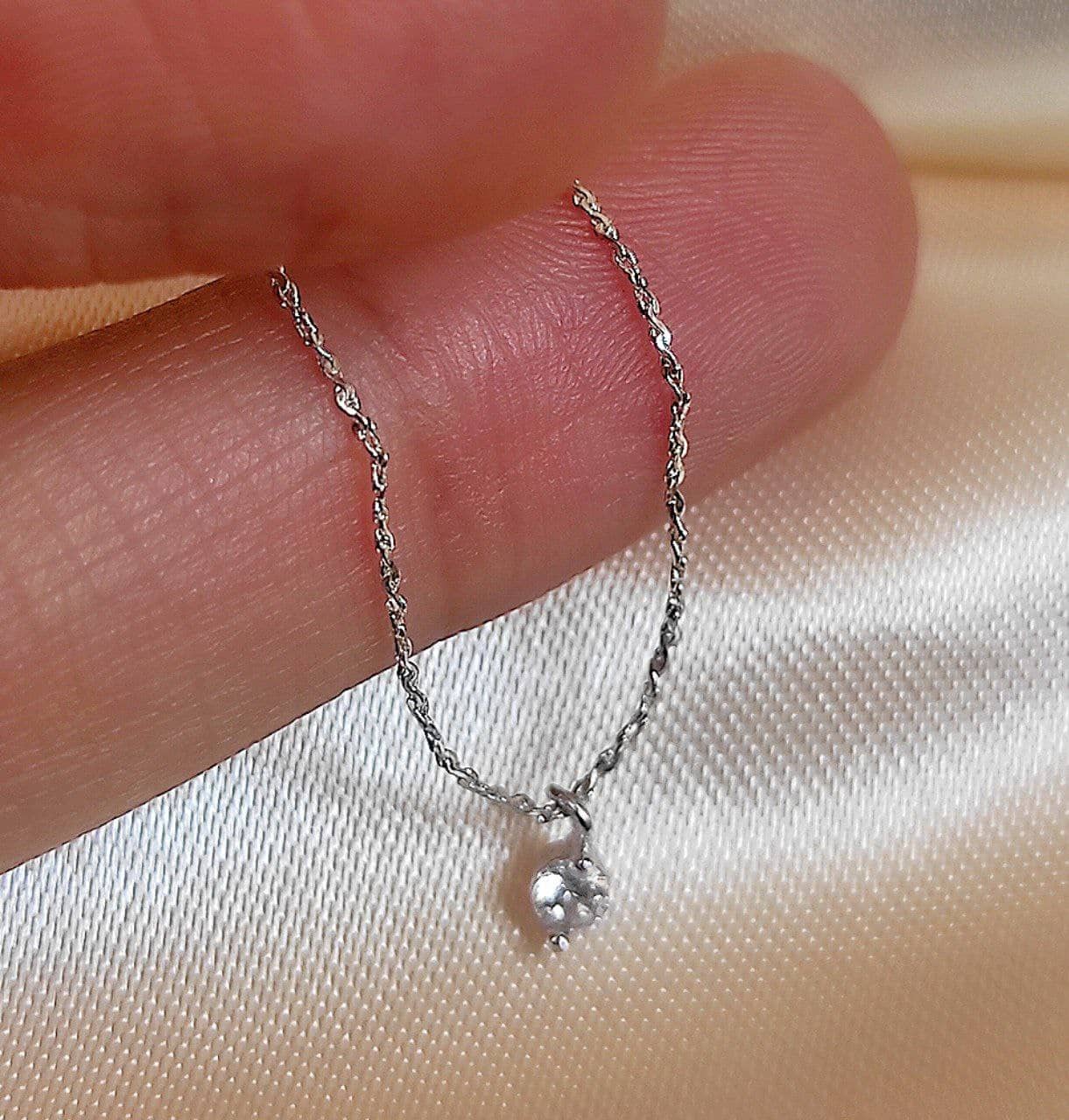 گردنبند مینیاتوری ظریف  (آویز الماس کوچک)