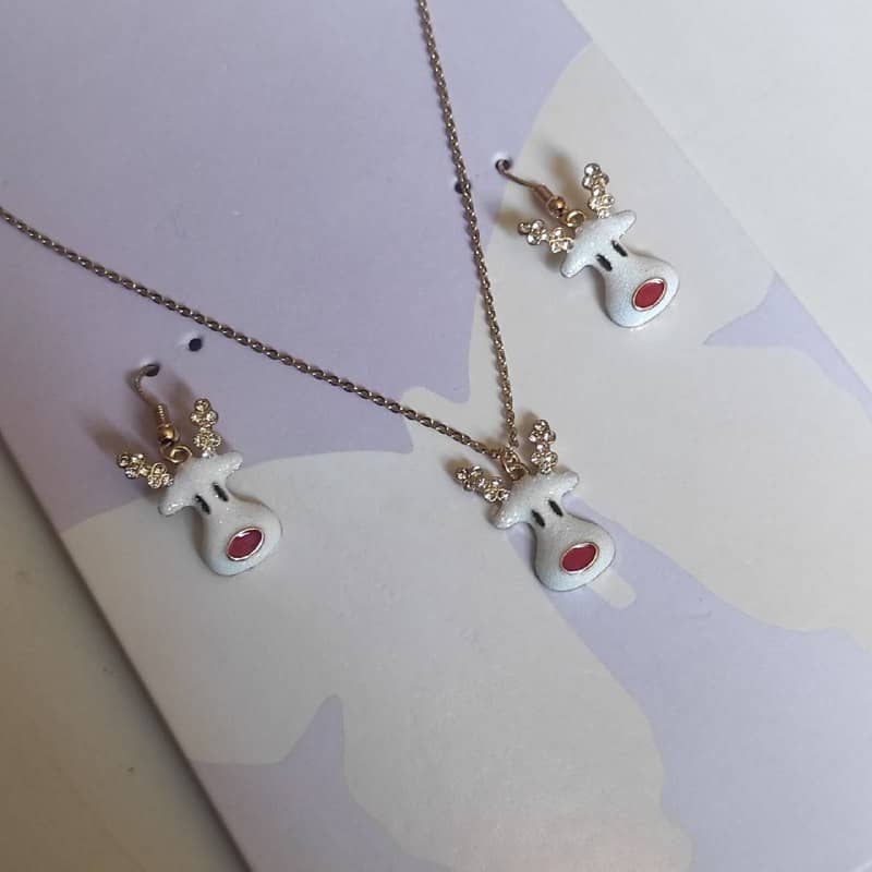 ست گردنبند و گوشواره زنانه طرح گوزن کریسمس (میناکاری و نگین‌دار)